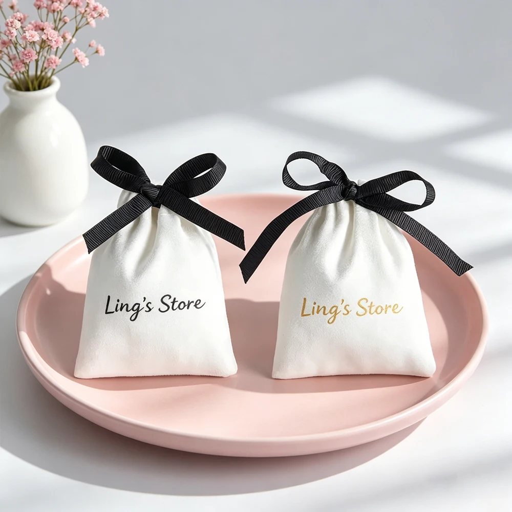 50Pcs Personalized Logo Jewelry Flannel Drawstring Bag with Bowknot Cosmetic Makeup Keychain Phone Case Candy Packaging Pouch
50Pcs Personalized Logo Jewelry Flannel Drawstring Bag with Bowknot Cosmetic Makeup Keychain Phone Case Candy Packaging Pouch