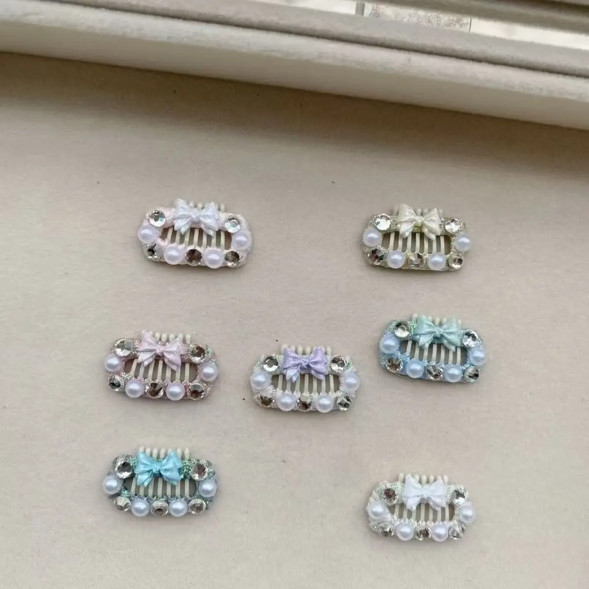 Pet Hair Clip Pearl Rhinestone BB clip Maltese Nose Bridge Clip Yorkshire puppy Special Hair Clip 20PCS
Pet Hair Clip Pearl Rhinestone BB clip Maltese Nose Bridge Clip Yorkshire puppy Special Hair Clip 20PCS