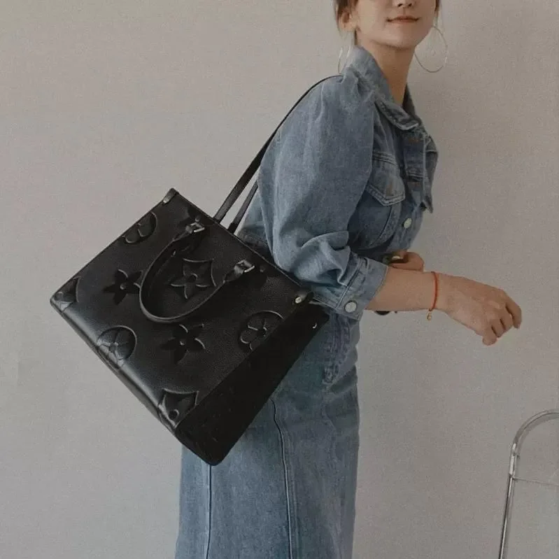 Designer Bag Women Crossbody On the go Embossed Flower Large Capacity Clutch GM MM Tote Bag Fashion Womens Shoulder Bags Handbag
Designer Bag Women Crossbody On the go Embossed Flower Large Capacity Clutch GM MM Tote Bag Fashion Womens Shoulder Bags Handbag