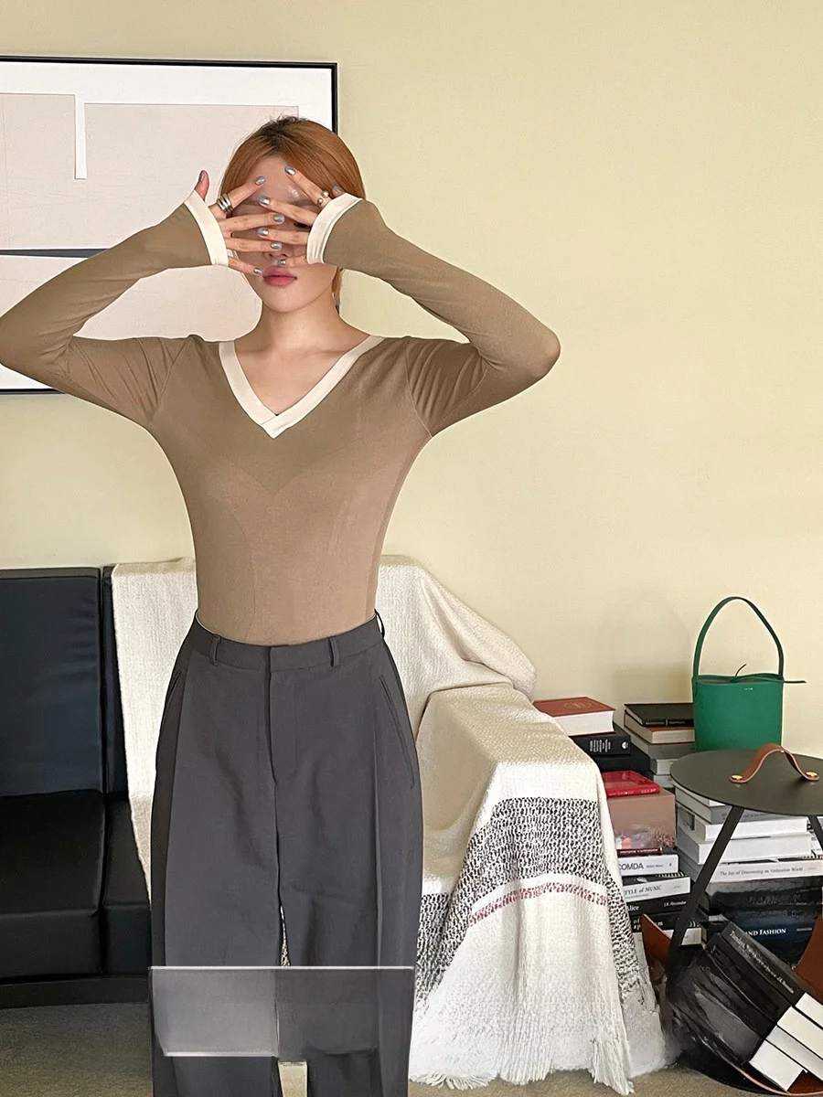 JoyceBra Women's Slim Fit Thermal Underwear Set Thin Autumn Clothes Pants V-neck Long Sleeve Single Layer Pure Color
JoyceBra Women's Slim Fit Thermal Underwear Set Thin Autumn Clothes Pants V-neck Long Sleeve Single Layer Pure Color