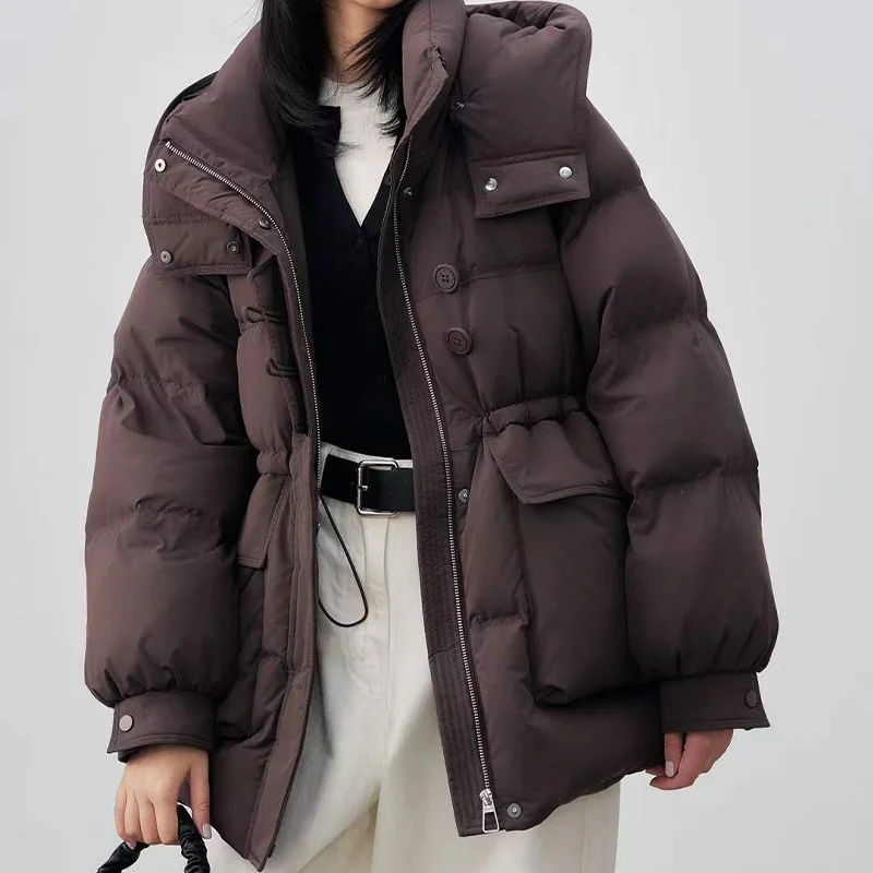 Женский пуховик средней длины на осень/зиму: модное, оверсайз, очень теплое универсальное пальто нового стиля
Женский пуховик средней длины на осень/зиму: модное, оверсайз, очень теплое универсальное пальто нового стиля