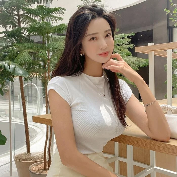51STUDIO Gentle Korean Style Half High Collar Color Slim Fit Short Sleeve T-Shirt Commute Style Regular Sleeve Length
51STUDIO Gentle Korean Style Half High Collar Color Slim Fit Short Sleeve T-Shirt Commute Style Regular Sleeve Length