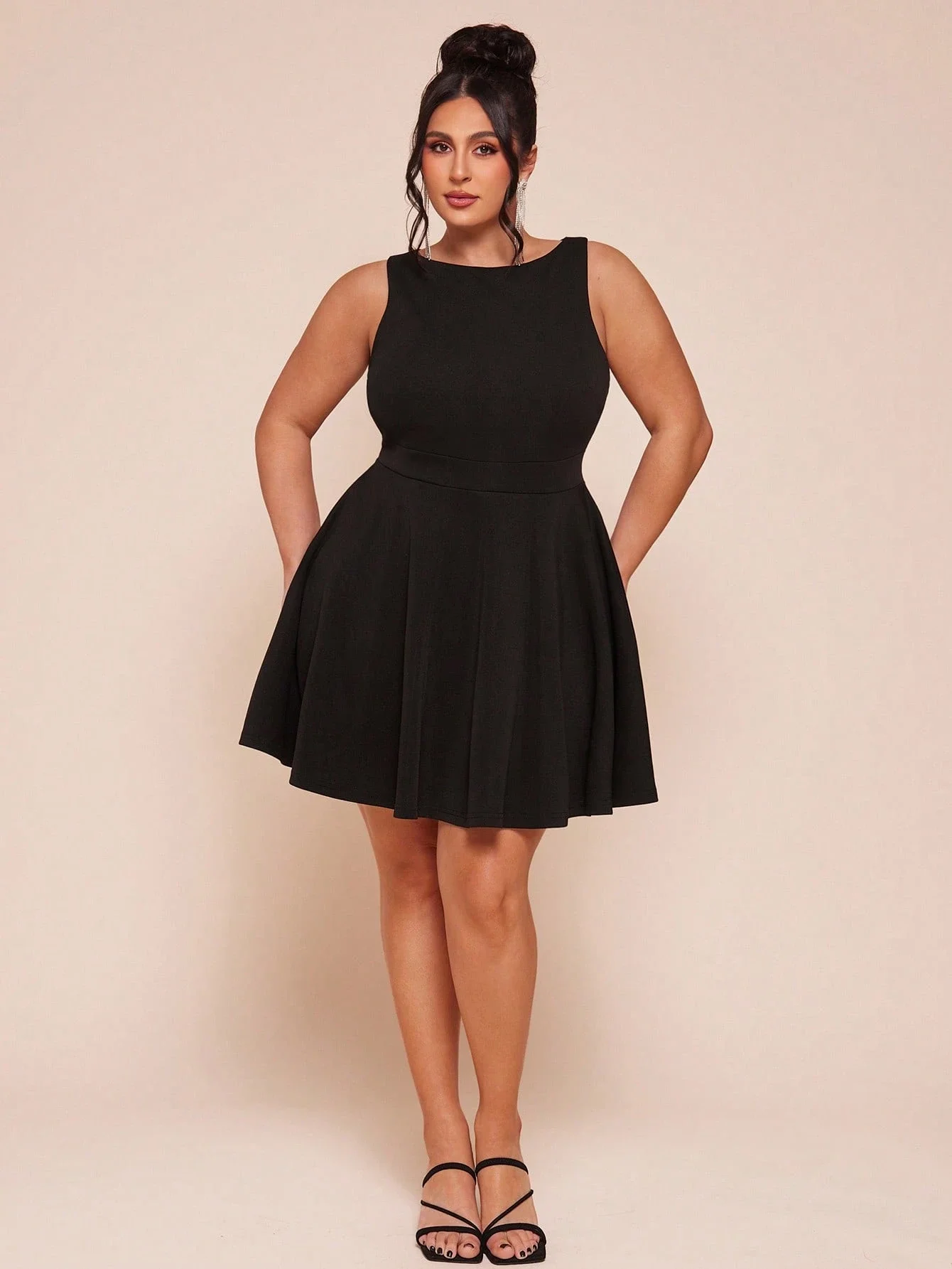 Plus Size Black A-Line Dress Short Sleeve Elegant Office Party Dress
Plus Size Black A-Line Dress Short Sleeve Elegant Office Party Dress