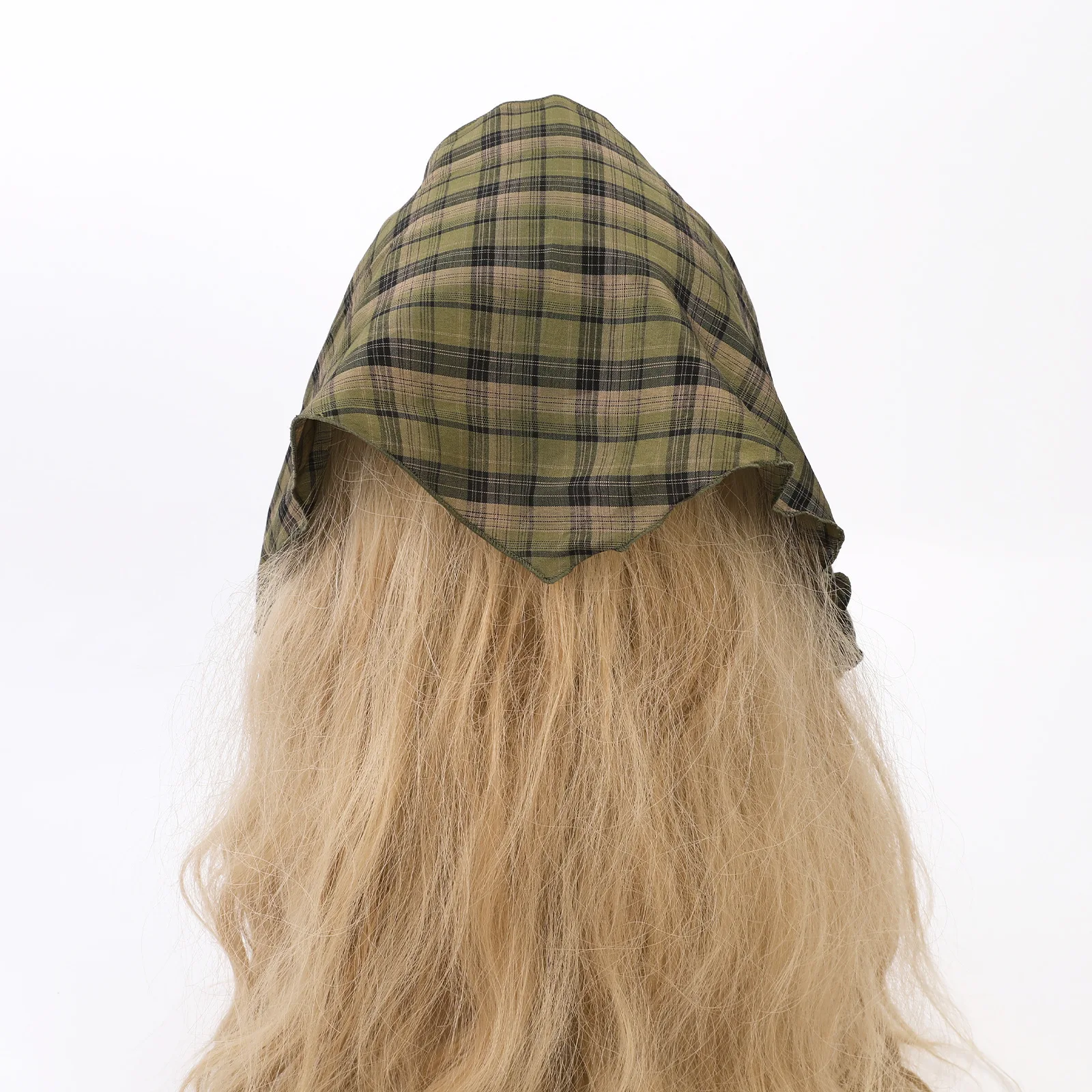 Retro checkered triangle scarf for women, lightweight and versatile necktie long scarf
Retro checkered triangle scarf for women, lightweight and versatile necktie long scarf