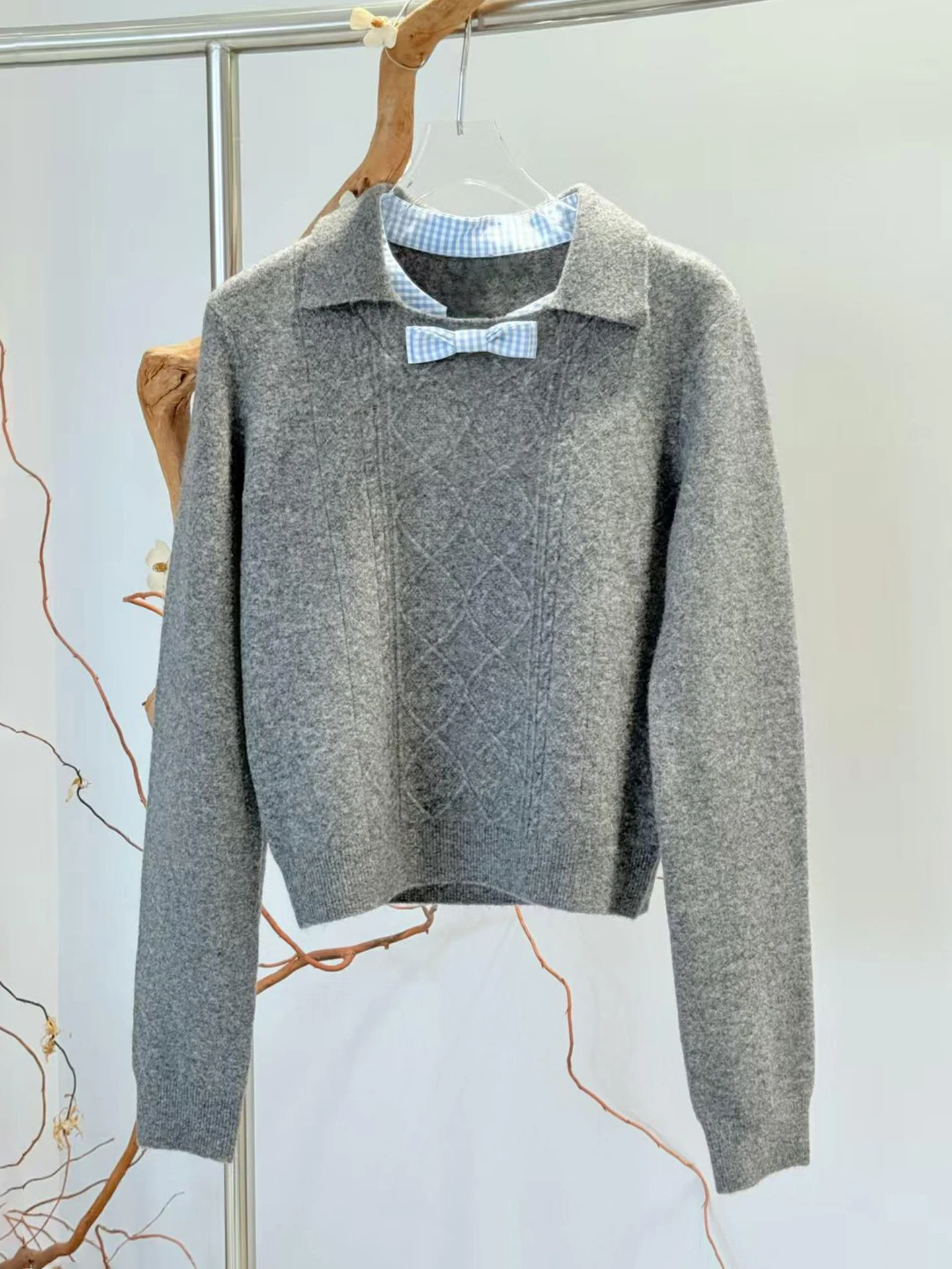 Ele Gentle Plaid Knit Top with Bow Design for Women Autumn 2025 Commute Sle Regular Fit Soft Medium Long Sve irt
Ele Gentle Plaid Knit Top with Bow Design for Women Autumn 2025 Commute Sle Regular Fit Soft Medium Long Sve irt