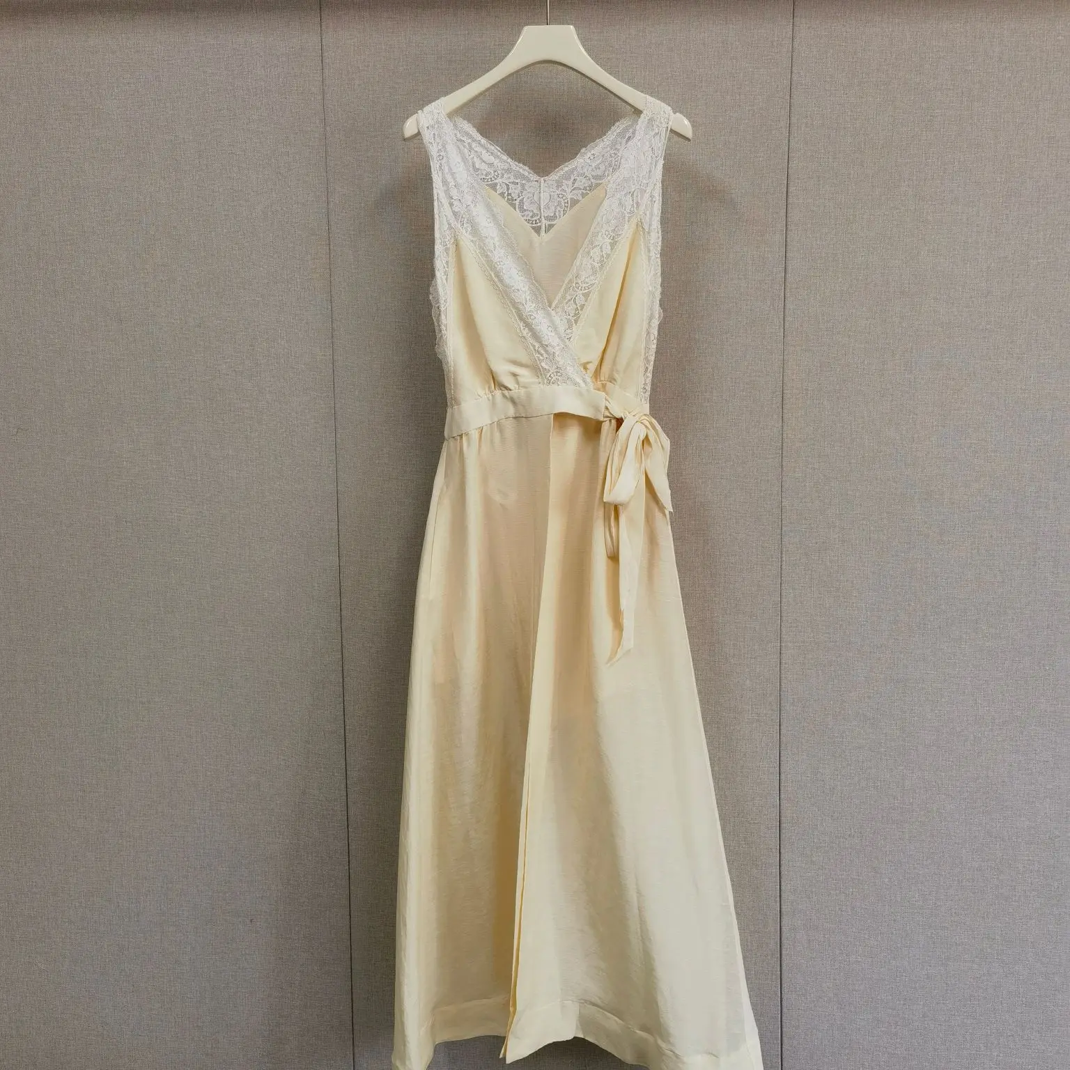 Summer Lace Trim Vacation Style High Waist Sleeveless Belted Long Strapless Dress French Style Polyester Maxi Dress Gown
Summer Lace Trim Vacation Style High Waist Sleeveless Belted Long Strapless Dress French Style Polyester Maxi Dress Gown