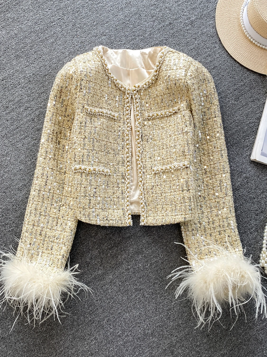 Легкая роскошная женская куртка Ele European High-Quali, инкрустированная бриллиантами, расшитая бисером, верхняя одежда из искусственного меха 
Легкая роскошная женская куртка Ele European High-Quali, инкрустированная бриллиантами, расшитая бисером, верхняя одежда из искусственного меха