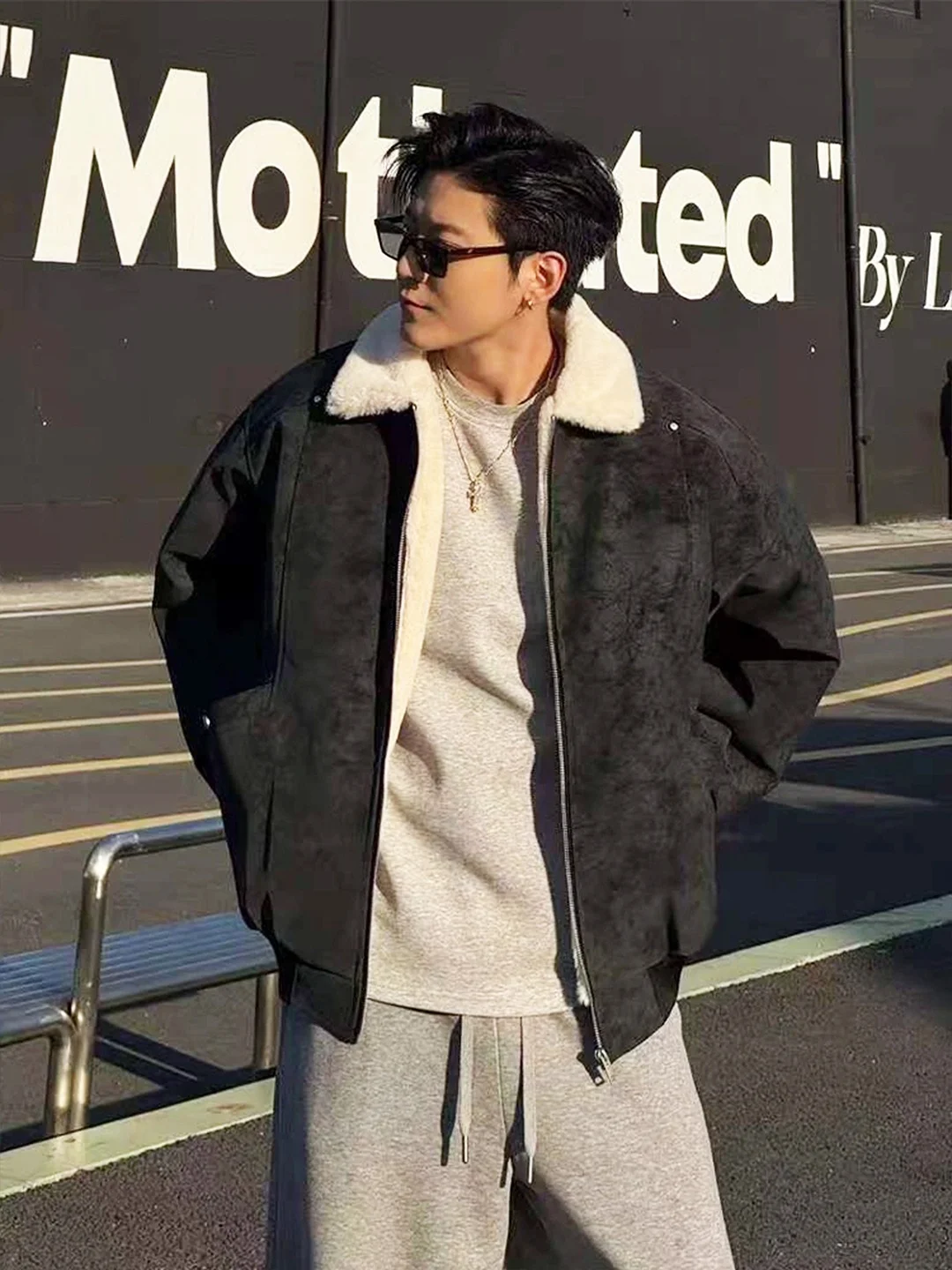 Black Dyed PU Leather Lamb Velvet Cotton Jacket Men's Winter Thickened Warm Stand Collar Cotton Coat Fashion Urban Style
Black Dyed PU Leather Lamb Velvet Cotton Jacket Men's Winter Thickened Warm Stand Collar Cotton Coat Fashion Urban Style