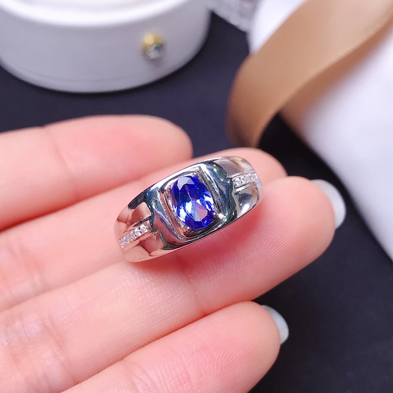 1ct natural tanzanite men's ring, super atmosphere. 925 silver .Can be used as a couple ring.
1ct natural tanzanite men's ring, super atmosphere. 925 silver .Can be used as a couple ring.