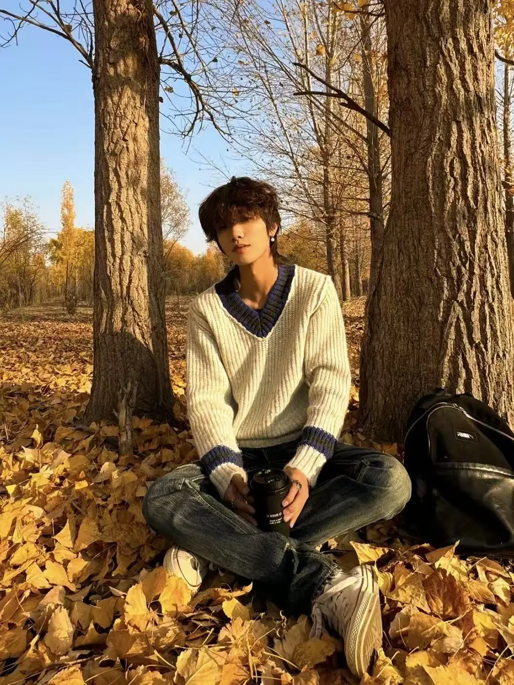 Мужской свитер American Retro Cleanfit из смесовой шерсти с V-образным вырезом, свободный, мягкий, вязаный, осенне-зимний, повседневный, с длинным рукавом
Мужской свитер American Retro Cleanfit из смесовой шерсти с V-образным вырезом, свободный, мягкий, вязаный, осенне-зимний, повседневный, с длинным рукавом