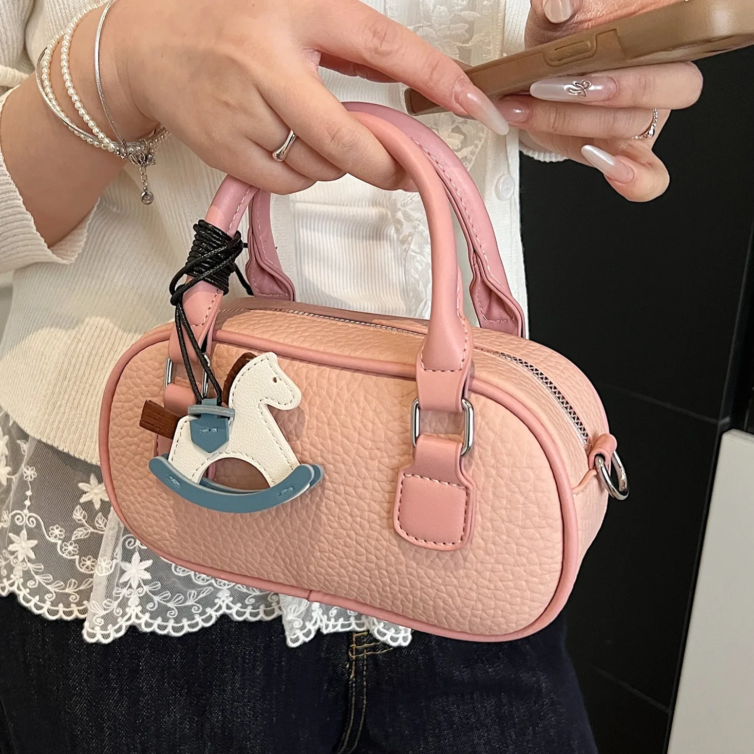 Элегантная женская сумка, новинка лета, розовый мягкий кожаный клатч, классическая однотонная сумка через плечо, модная женская сумка на плечо, кошелек
Элегантная женская сумка, новинка лета, розовый мягкий кожаный клатч, классическая однотонная сумка через плечо, модная женская сумка на плечо, кошелек