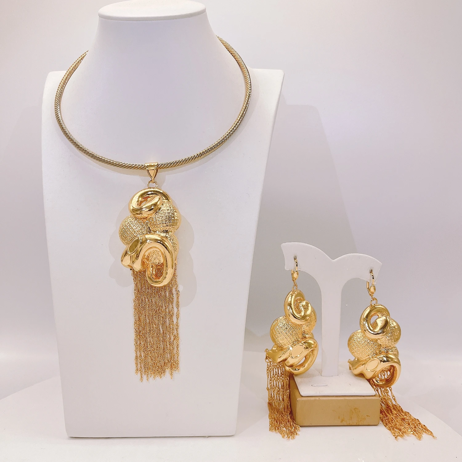 Fashion Gold Tassel Jewelry Set Pendant Necklace Earrings Women African Wedding Bridal Accessories
Fashion Gold Tassel Jewelry Set Pendant Necklace Earrings Women African Wedding Bridal Accessories