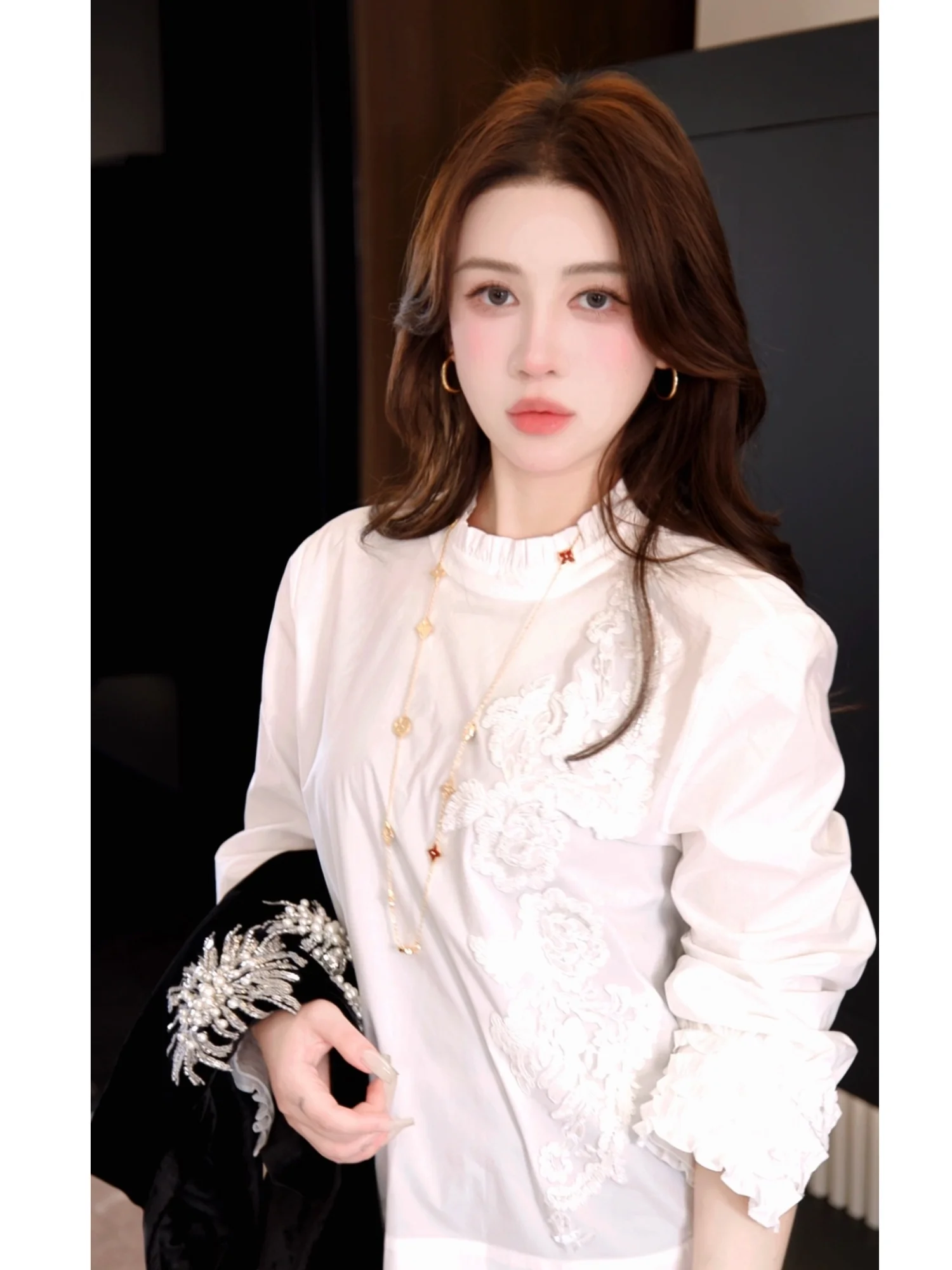 Роскошная женская блузка Gyantong с длинным рукавом, украшенная вышивкой, из чистого хлопка, с китайским цветочным узором и тяжелой вышивкой бисером
Роскошная женская блузка Gyantong с длинным рукавом, украшенная вышивкой, из чистого хлопка, с китайским цветочным узором и тяжелой вышивкой бисером