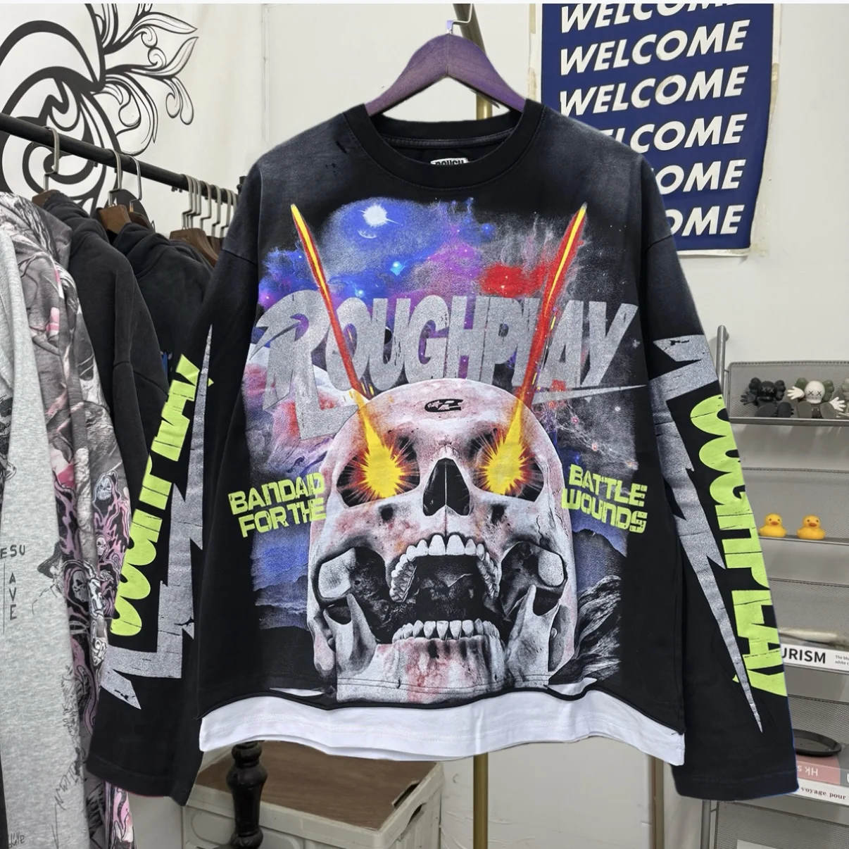 Футболка в стиле американского хай-стрит, с принтом скелета в стиле панк, с эффектом потертости, с дырками и вставками, из смесового хлопка и полиэстера...
Футболка в стиле американского хай-стрит, с принтом скелета в стиле панк, с эффектом потертости, с дырками и вставками, из смесового хлопка и полиэстера...