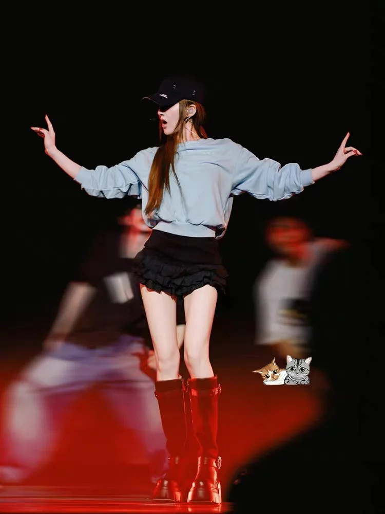 Blue Print Sweatshirt Top with Ruffle Skirt Dance Performance Outfit Set Women's Cotton Spring Fashion Stage Costume
Blue Print Sweatshirt Top with Ruffle Skirt Dance Performance Outfit Set Women's Cotton Spring Fashion Stage Costume