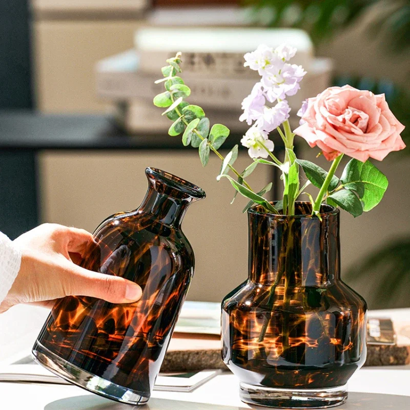High-grade Leopard Vase Luxury Glass Flower Arrangement Ornaments Living Room Decoration of Flower Device in Home Model Room
High-grade Leopard Vase Luxury Glass Flower Arrangement Ornaments Living Room Decoration of Flower Device in Home Model Room