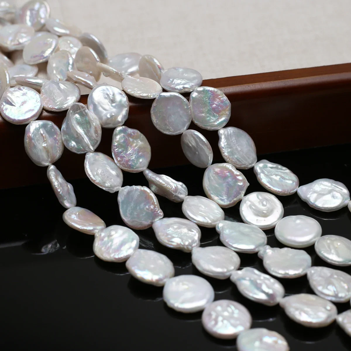 15x16mm 4A Natural Freshwater White Round Buttons Baroque Pearl Bead Jewelry Make Gift DIY Necklace Bracelet Accessories Wedding
15x16mm 4A Natural Freshwater White Round Buttons Baroque Pearl Bead Jewelry Make Gift DIY Necklace Bracelet Accessories Wedding