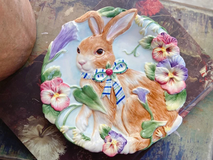 Hand Painted Ceramic Rabbits Decorative Hanging Plate Living Room Crafts Gift Home & Party Decoration Ornaments
Hand Painted Ceramic Rabbits Decorative Hanging Plate Living Room Crafts Gift Home & Party Decoration Ornaments