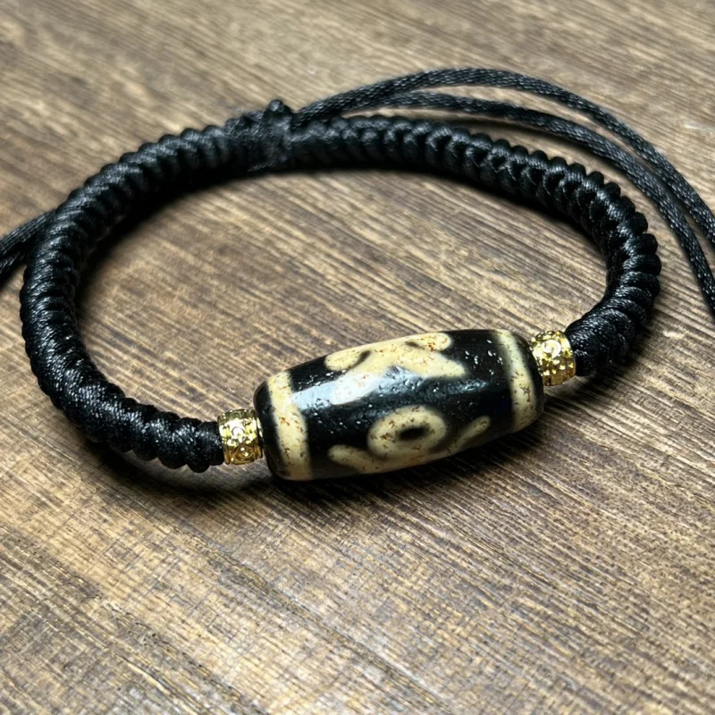 Old Agate Single Weathered High Oil Nine Eye Dzi Bead Bracelet Vintage
Old Agate Single Weathered High Oil Nine Eye Dzi Bead Bracelet Vintage