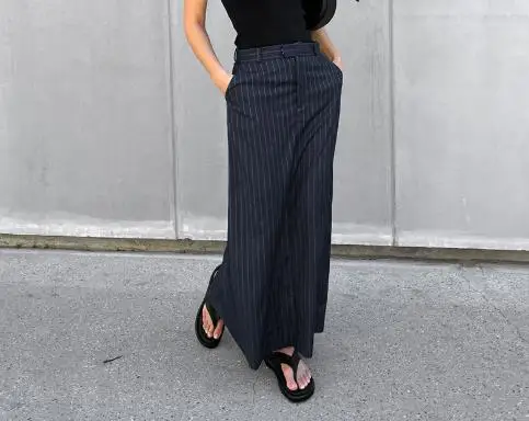 Commuting Slim Fit High Waisted Striped Slit Straight Leg Skirt 2025 New Autumn Fashion Women's Clothing
Commuting Slim Fit High Waisted Striped Slit Straight Leg Skirt 2025 New Autumn Fashion Women's Clothing