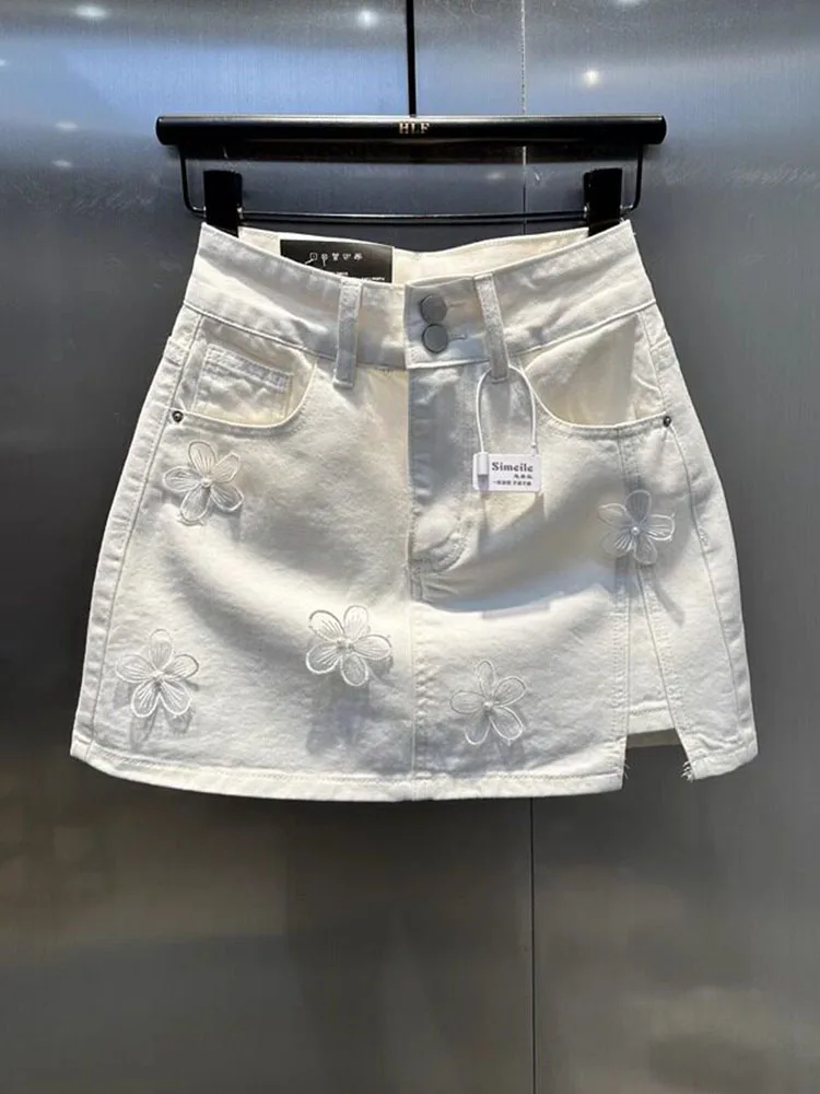 Summer White Beaded Appliques Denim Skirt For Women French Casual Fashion Simple Elegant High Waist A-line Split Short Skirts
Summer White Beaded Appliques Denim Skirt For Women French Casual Fashion Simple Elegant High Waist A-line Split Short Skirts