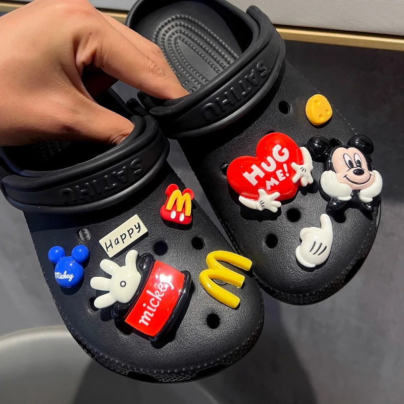 MINISO Disney Микки и Минни серии ABS подвески обувь милый мультфильм DIY сандалии аксессуары сабо украшают подарки для девочек и детей
MINISO Disney Микки и Минни серии ABS подвески обувь милый мультфильм DIY сандалии аксессуары сабо украшают подарки для девочек и детей