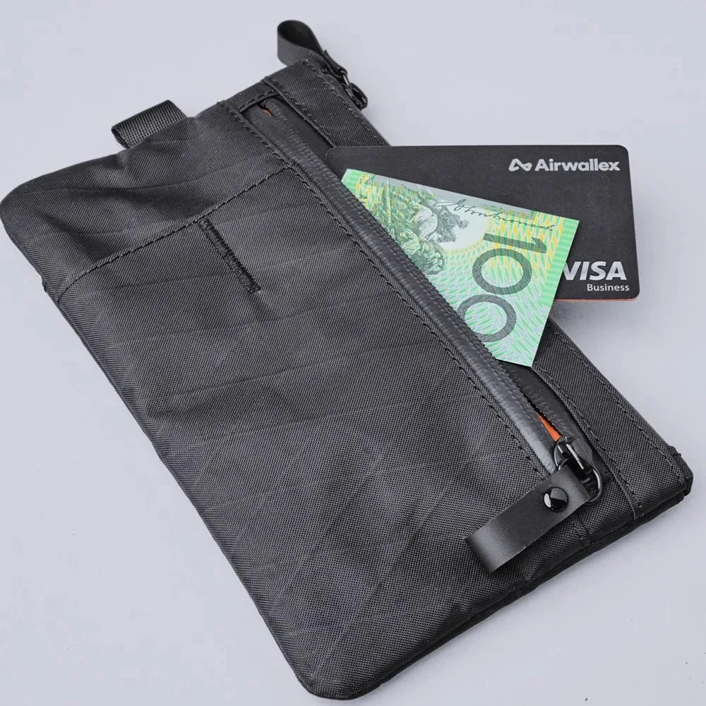 ALPAKA Сумка для паспорта на молнии Ручная дорожная мягкая нейлоновая молодежная сумка с несколькими книгами для мужчин и женщин
ALPAKA Сумка для паспорта на молнии Ручная дорожная мягкая нейлоновая молодежная сумка с несколькими книгами для мужчин и женщин