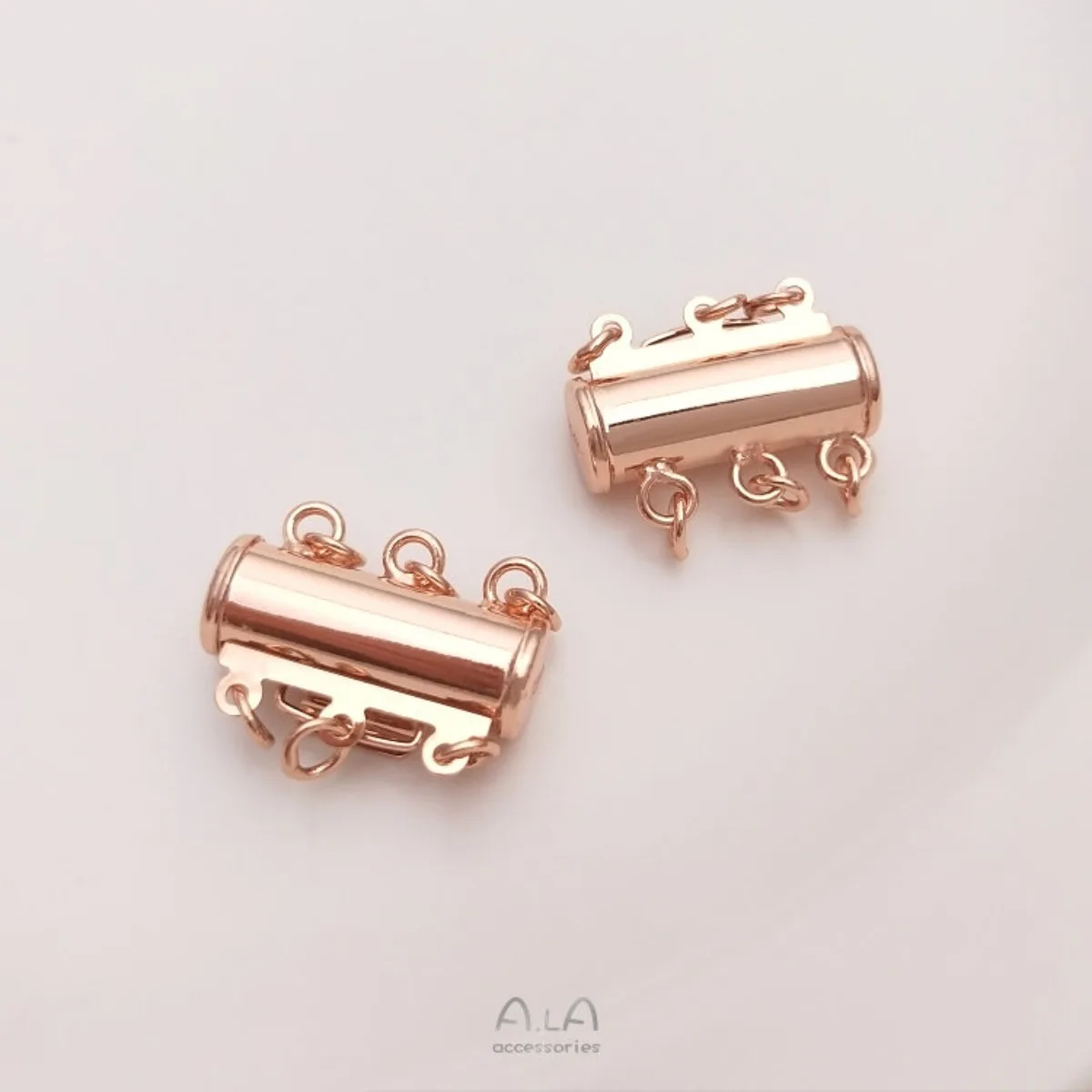 Vacuum Plated 18K Gold & Rose Gold Long Tube Insert Clasp, Multi-row Buckle for DIY Pearl Necklace Accessories
Vacuum Plated 18K Gold & Rose Gold Long Tube Insert Clasp, Multi-row Buckle for DIY Pearl Necklace Accessories