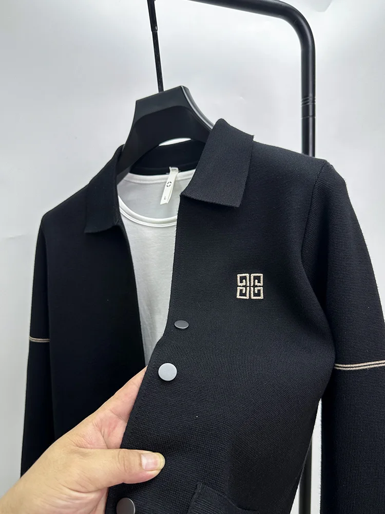High-end Men's Spring and Autumn Loop Embroidery Design Business Casual Knitted Long-sleeved Trendy Cardigan Sweater New Tops
High-end Men's Spring and Autumn Loop Embroidery Design Business Casual Knitted Long-sleeved Trendy Cardigan Sweater New Tops