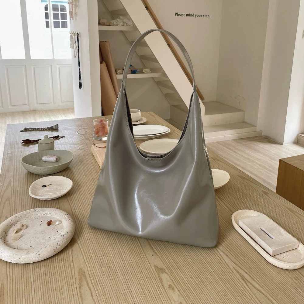 Motingsome Spring New Women Shoulder Bag Luxury Genuine Leather Oil Wax Skin Large Capacity Tote Underarm Bucket Purse 2025
Motingsome Spring New Women Shoulder Bag Luxury Genuine Leather Oil Wax Skin Large Capacity Tote Underarm Bucket Purse 2025