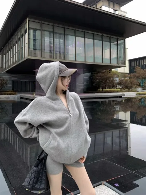 Korean Fashion Autumn New Women Knitted Two Piece Shorts Sets Simple Casual Hooded Long Sleeve Cardigans + Slim Mini Shorts
Korean Fashion Autumn New Women Knitted Two Piece Shorts Sets Simple Casual Hooded Long Sleeve Cardigans + Slim Mini Shorts
