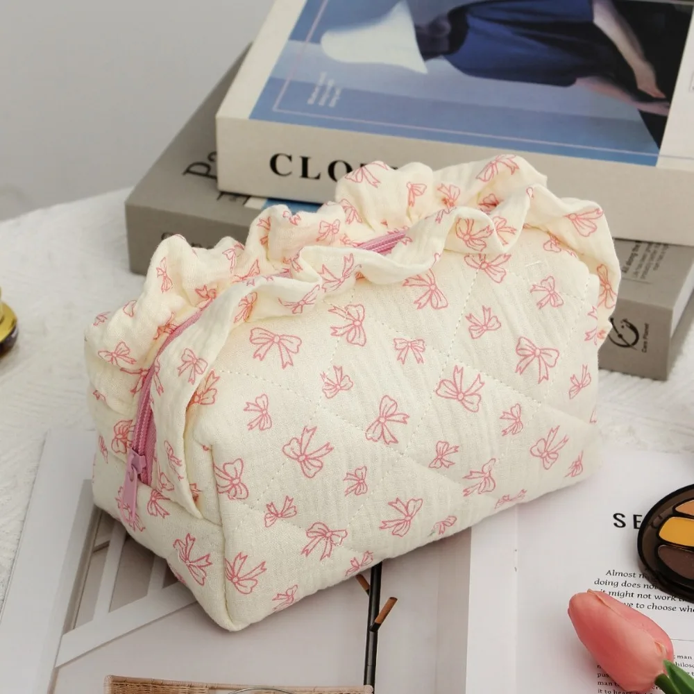 Cute Lace Bow Women's Makeup Bag Large Capacity Travel Cosmetics Storage Pouch Large Capacity Square Zipper Quilting Bag
Cute Lace Bow Women's Makeup Bag Large Capacity Travel Cosmetics Storage Pouch Large Capacity Square Zipper Quilting Bag