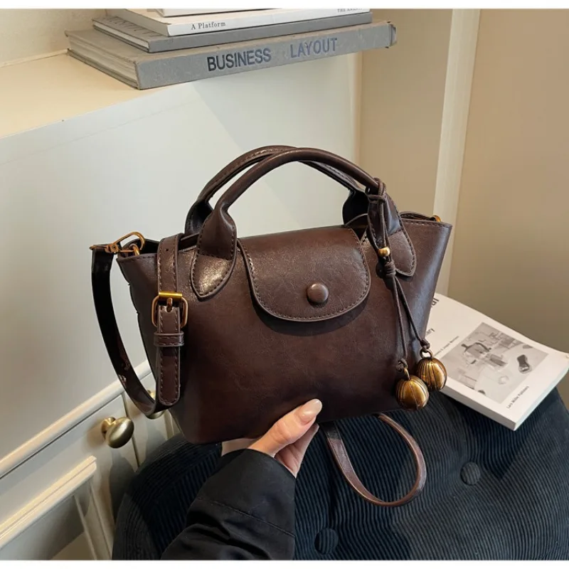 Осень-зима женская модная сумка ретро сумка для пельменей сумка через плечо универсальная дорожная элитная стильная популярная новинка
Осень-зима женская модная сумка ретро сумка для пельменей сумка через плечо универсальная дорожная элитная стильная популярная новинка