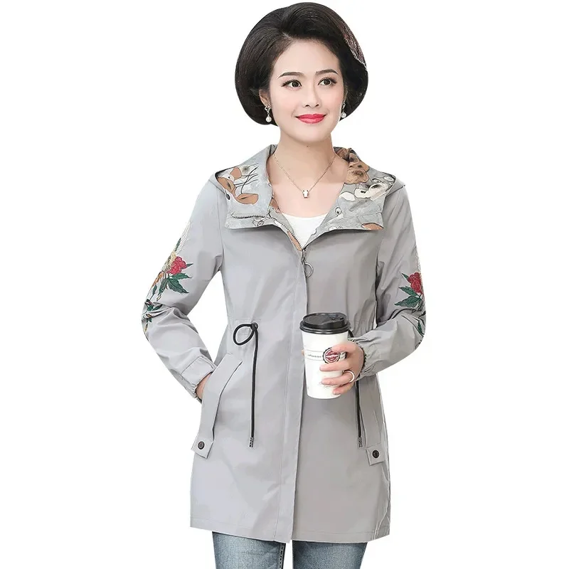 Middle-Aged Women Trench Coats Fashion Spring Autumn Double-Sided Wear Windbreaker Mid-Length Print Hooded Female Outerwear 5XL
Middle-Aged Women Trench Coats Fashion Spring Autumn Double-Sided Wear Windbreaker Mid-Length Print Hooded Female Outerwear 5XL