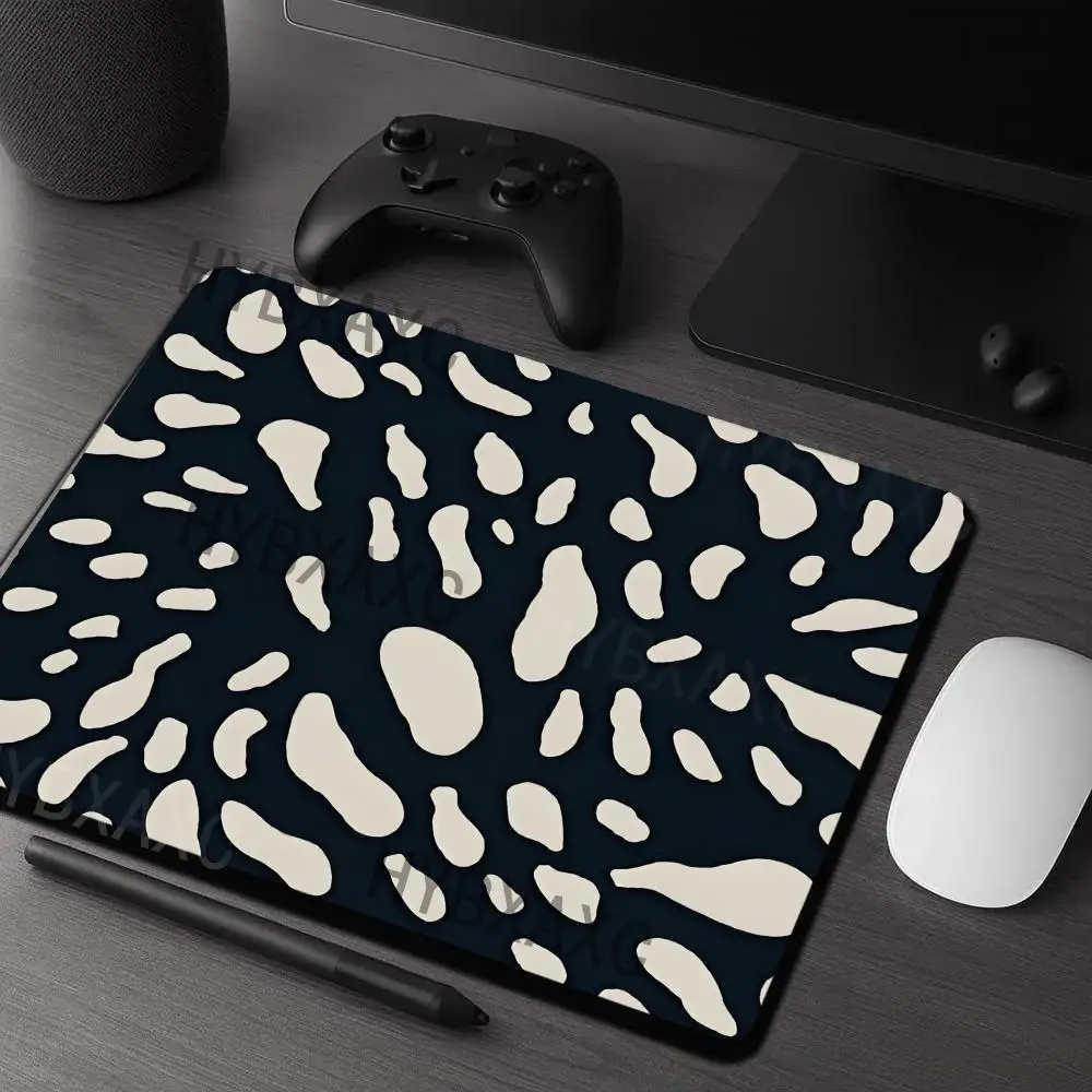 HYBXAXC Black White Spot Print Small Mouse Pad Non-Slip Rubber Mat for Computer GamingDOTA
HYBXAXC Black White Spot Print Small Mouse Pad Non-Slip Rubber Mat for Computer GamingDOTA