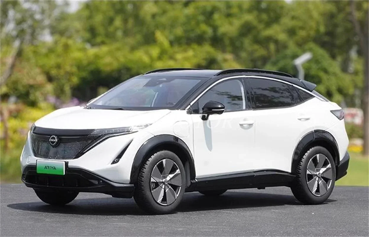 Модель автомобиля под давлением для Nissan ARIYA, металлическая игрушка-подарок, белая коллекция украшений с дисплеем для хобби, 1/18
Модель автомобиля под давлением для Nissan ARIYA, металлическая игрушка-подарок, белая коллекция украшений с дисплеем для хобби, 1/18