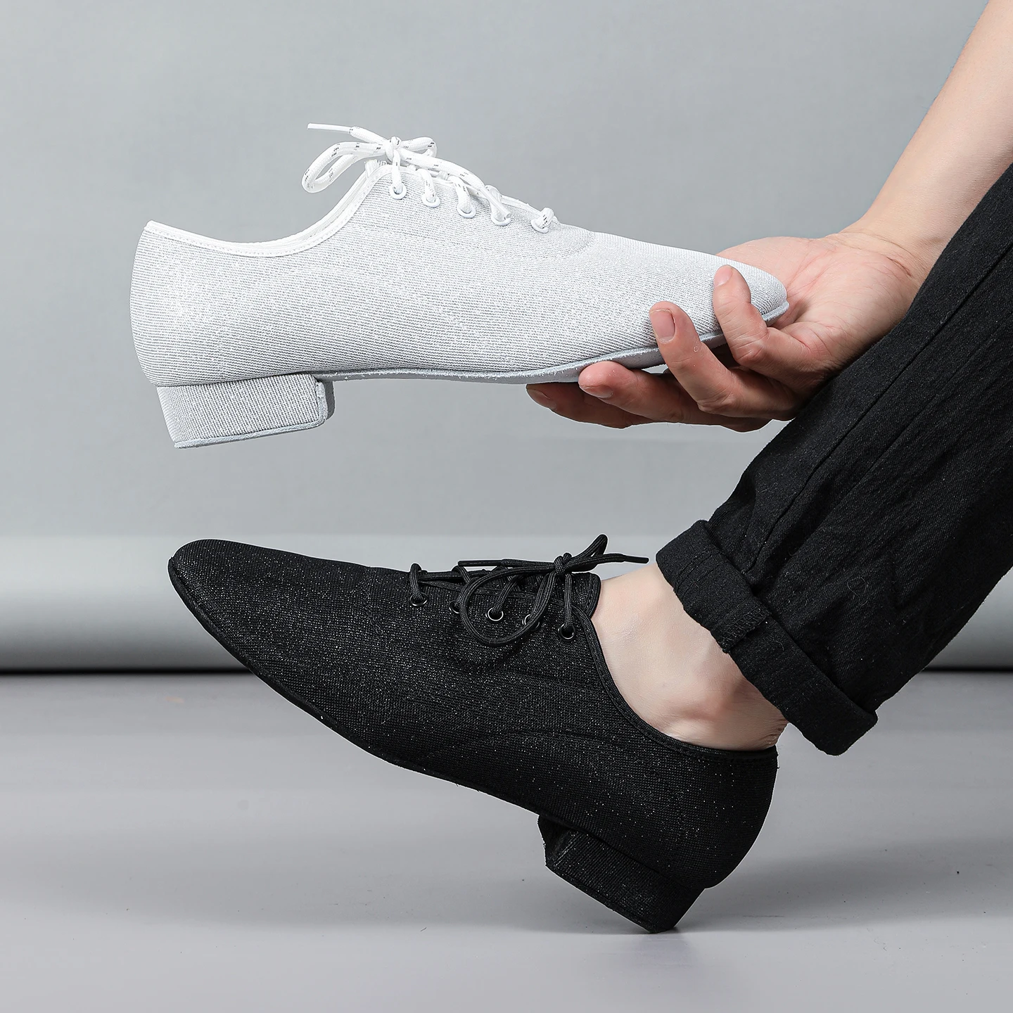 Men's Flashing Ballroom Dance Shoes Latin Lace-up Salsa Performance Waltz Modern Practice Shoe Breathable Oxford Dance Shoe
Men's Flashing Ballroom Dance Shoes Latin Lace-up Salsa Performance Waltz Modern Practice Shoe Breathable Oxford Dance Shoe