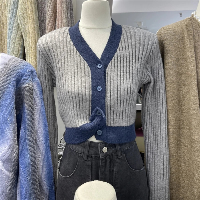 Autumn New V-neck Single Breasted Women Knitted Cardigan Fashion Contrast Color Pit Stripe High Waist Female Sweater Coat
Autumn New V-neck Single Breasted Women Knitted Cardigan Fashion Contrast Color Pit Stripe High Waist Female Sweater Coat