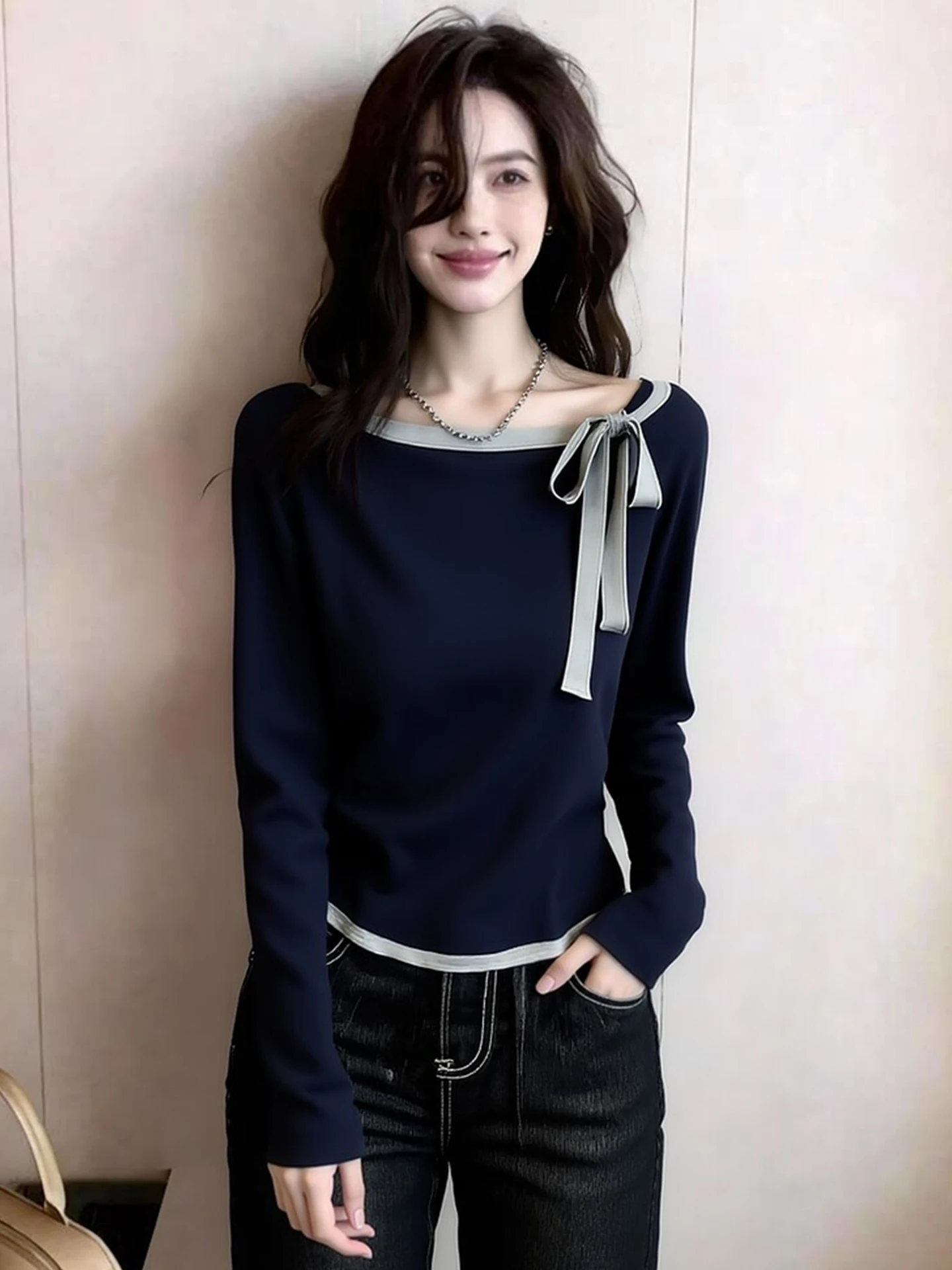 Korean Style Color Block Design Belted Long Sleeve T-Shirt Casual Versatile Base Layer Shirt Spring 2026 Fashion Trend
Korean Style Color Block Design Belted Long Sleeve T-Shirt Casual Versatile Base Layer Shirt Spring 2026 Fashion Trend