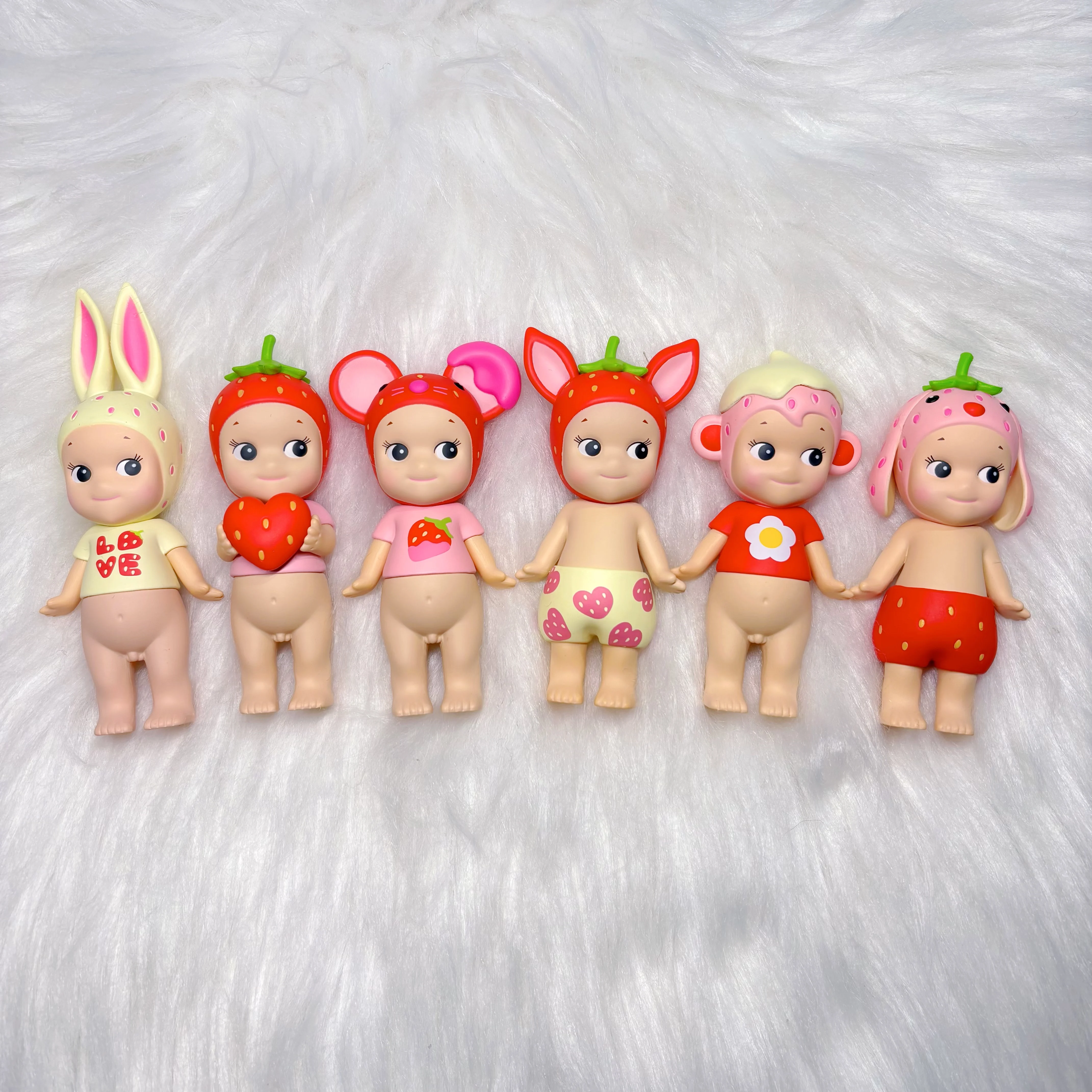 Мини-фигурка Sonny Angel из серии Strawberry Love: сладкий ангел в форме клубничного джема, украшение для весеннего декора, артикул SAS67519
Мини-фигурка Sonny Angel из серии Strawberry Love: сладкий ангел в форме клубничного джема, украшение для весеннего декора, артикул SAS67519