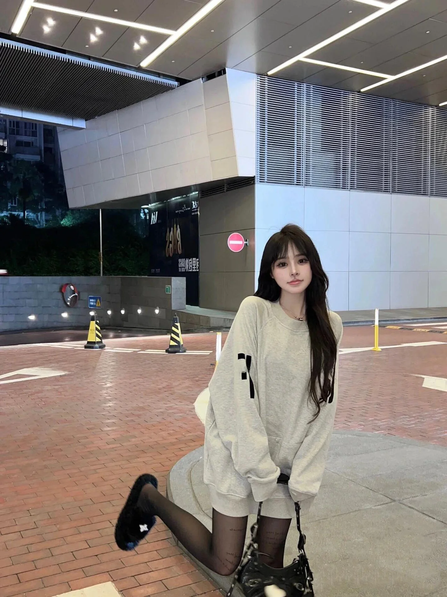 round Ne Fce Letter Print Loose Fit Hoodie for Women Couple Matching Comfortable Long Sve Mid-Length Sweatirt
round Ne Fce Letter Print Loose Fit Hoodie for Women Couple Matching Comfortable Long Sve Mid-Length Sweatirt