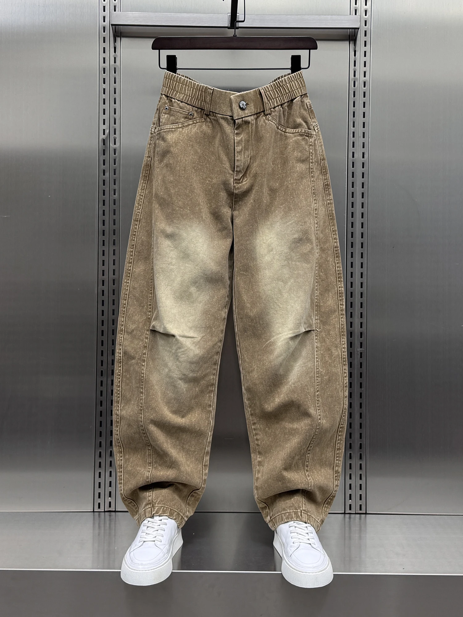 Американские крутые мужские рабочие брюки High Street, осенние новые модные свободные прямые длинные брюки с эластичной резинкой на талии, повседневные брюки
Американские крутые мужские рабочие брюки High Street, осенние новые модные свободные прямые длинные брюки с эластичной резинкой на талии, повседневные брюки