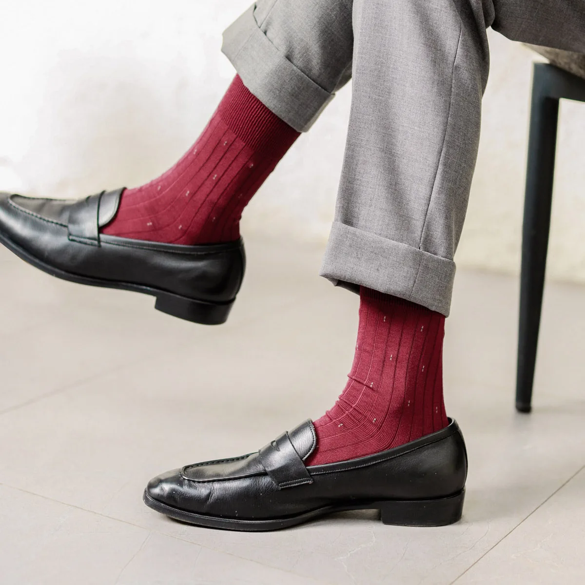 Kinnit Sos Comfortable Mid-Calf Formal Sos with 3D Polka Dot Texture Thi Cotton Material for Men Briti Sle
Kinnit Sos Comfortable Mid-Calf Formal Sos with 3D Polka Dot Texture Thi Cotton Material for Men Briti Sle