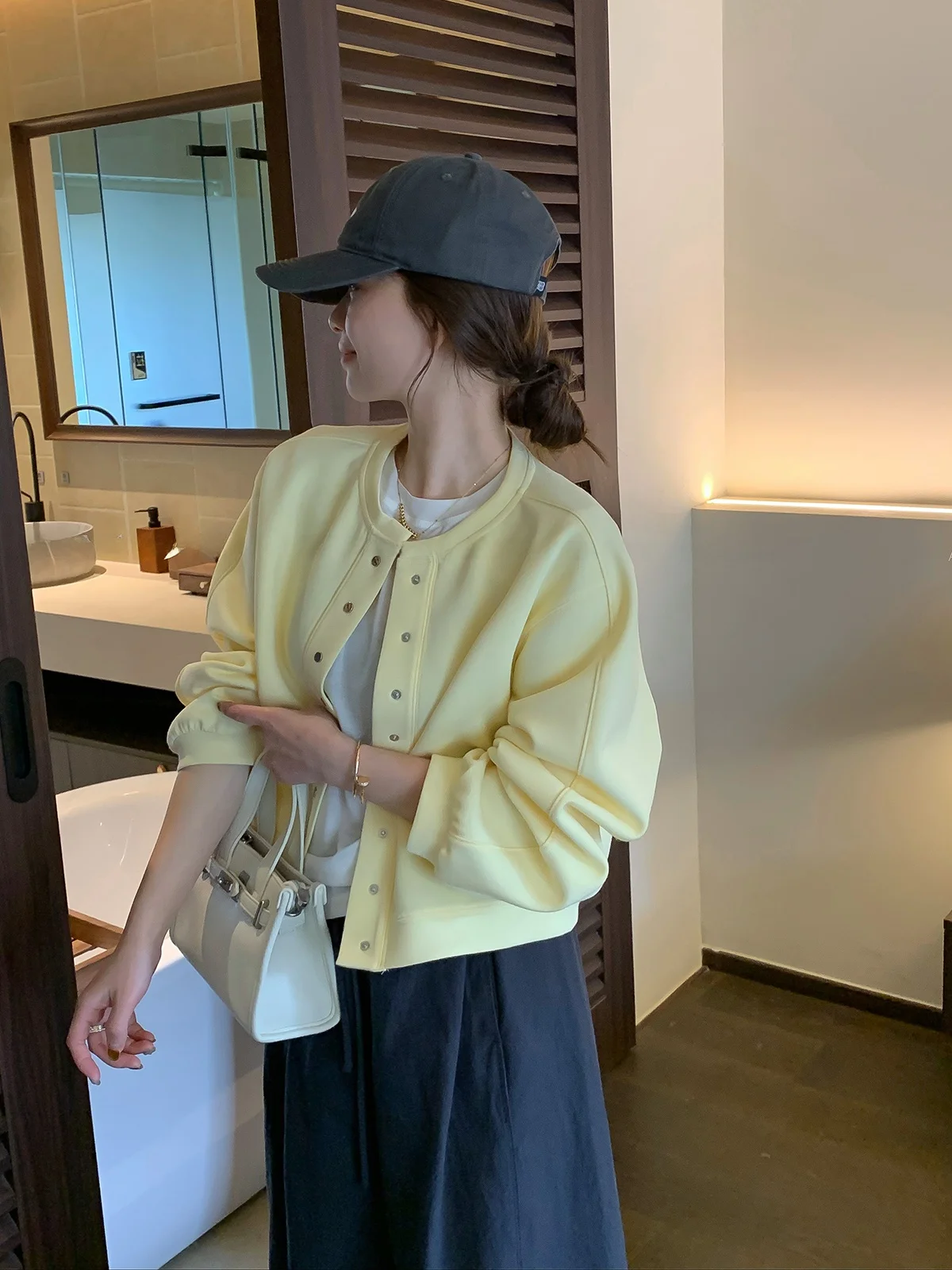 Fashionable Loose Women's Short round Neck Silk Jacket Love Devil Fish 2026 Spring New Style Commute Wind Long Sleeve Coat
Fashionable Loose Women's Short round Neck Silk Jacket Love Devil Fish 2026 Spring New Style Commute Wind Long Sleeve Coat