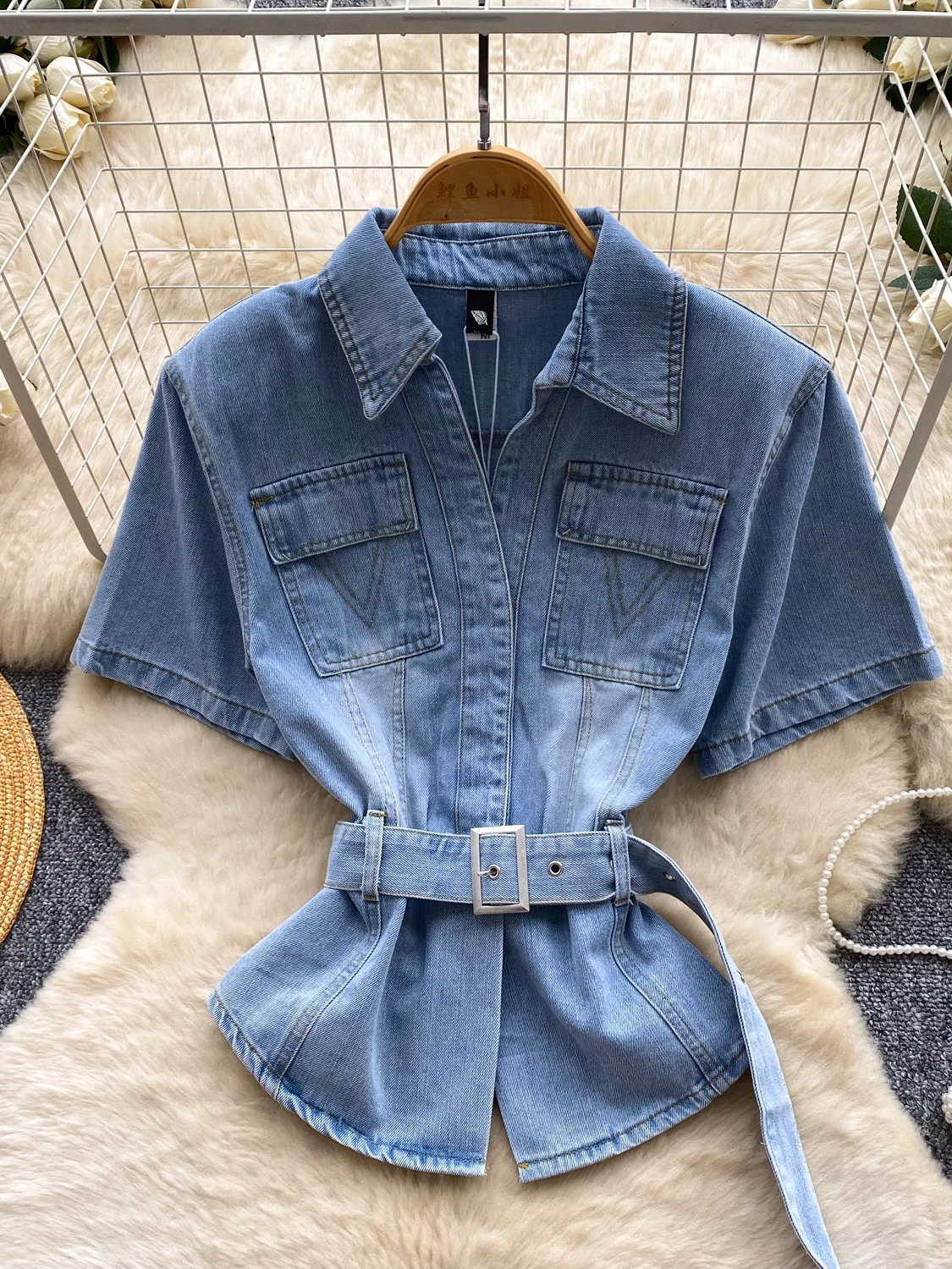 Korean Commuter Style V-Neck Casual Denim Shirt Women's Short Sleeve Waist-Cinching Belt Design Slimming Versatile Top
Korean Commuter Style V-Neck Casual Denim Shirt Women's Short Sleeve Waist-Cinching Belt Design Slimming Versatile Top