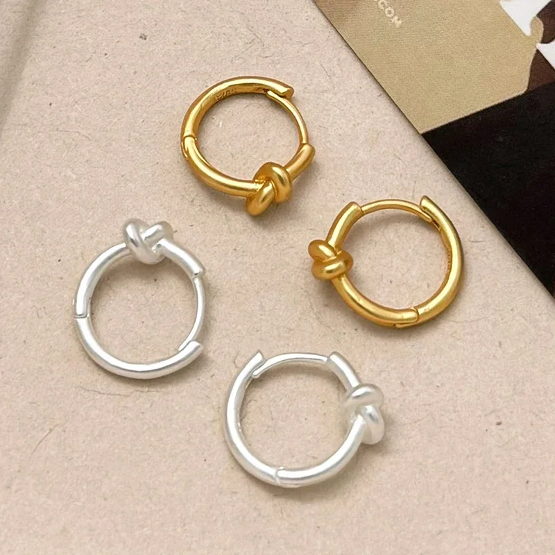 Real 925 Sterling Silver Minimalist Knot Geometric Hoop Earrings for Women Classic Fine Jewelry Korean Version Accessories
Real 925 Sterling Silver Minimalist Knot Geometric Hoop Earrings for Women Classic Fine Jewelry Korean Version Accessories