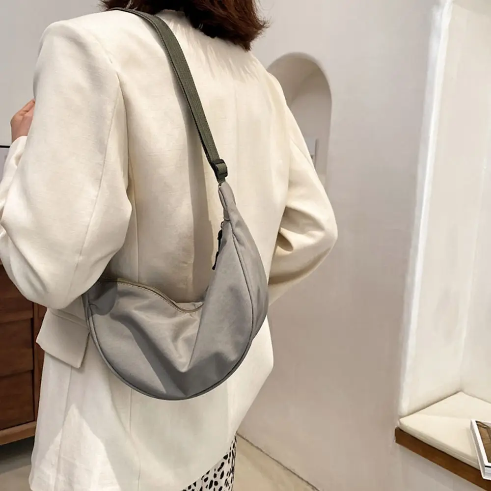 Стильная винтажная нейлоновая сумка через плечо для девочек, холщовые женские сумки-мессенджеры, корейские сумки-пельмени, сумки на одно плечо, сумки-кроссбоди
Стильная винтажная нейлоновая сумка через плечо для девочек, холщовые женские сумки-мессенджеры, корейские сумки-пельмени, сумки на одно плечо, сумки-кроссбоди