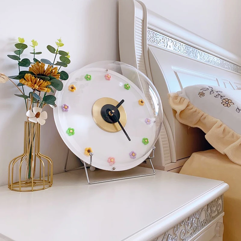 Simple light luxury Nordic restaurant Children's watch decoration Modern cartoon cream style Living room wall clock Transparent
Simple light luxury Nordic restaurant Children's watch decoration Modern cartoon cream style Living room wall clock Transparent