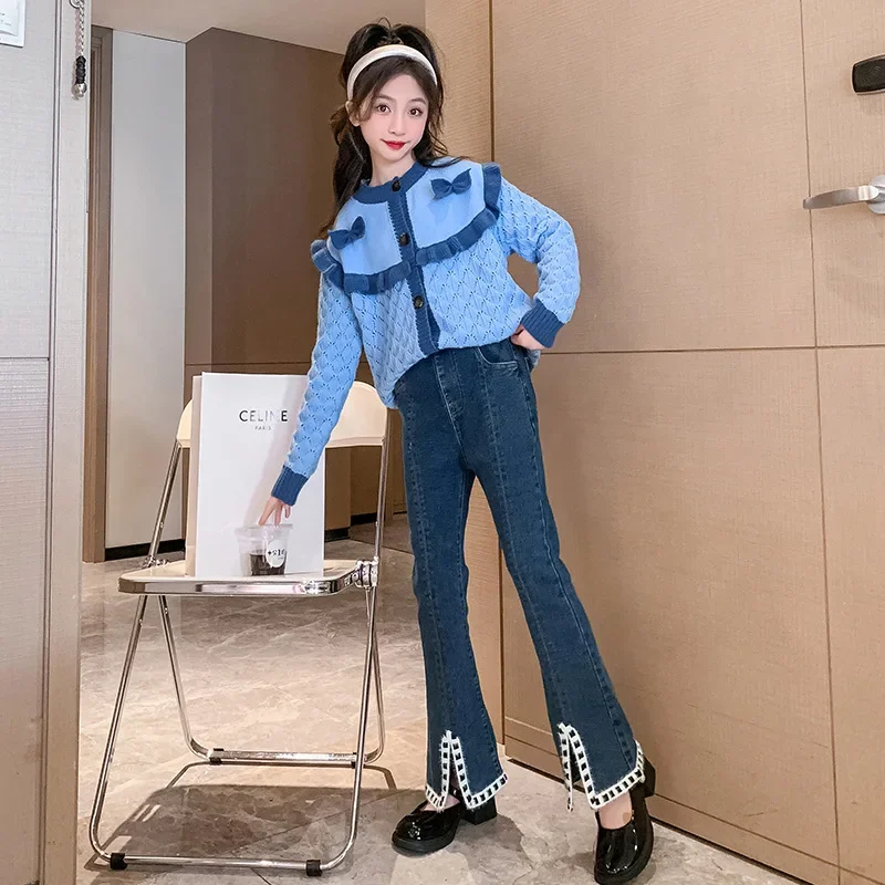 Girls Suits Sweater Cardigan Autumn Set New Children Korean Version Jeans Two-piece Set Korean Simple Style Fashion Clothes
Girls Suits Sweater Cardigan Autumn Set New Children Korean Version Jeans Two-piece Set Korean Simple Style Fashion Clothes