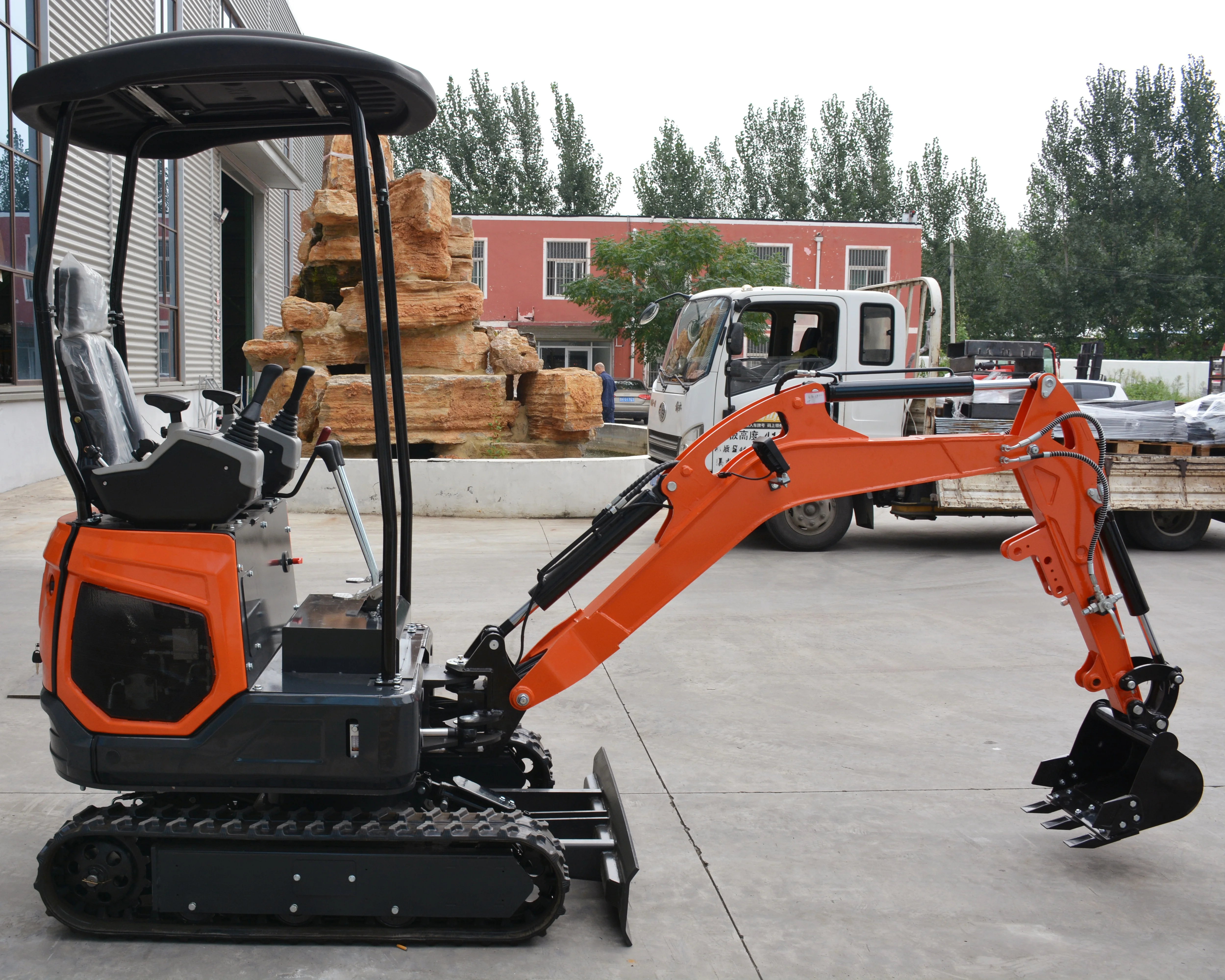 Б/у компактный мешковый экскаватор 1,8 тонны для строительства и украшения ландшафта
Б/у компактный мешковый экскаватор 1,8 тонны для строительства и украшения ландшафта